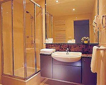 Bathroom - Adina apartment hotel -hotel in the centre of Budapest - Adina apartment hotel Budapest, Aparthotel Budapest