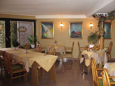 Breakfast room in Hotel Molnar - Hotel near the city center - Hotel Molnar Budapest, nice and cheap hotel in Buda
