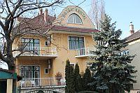 Villa Hotel Kristal discount hotel on the Gellert Hill close to the downtown of Budapest