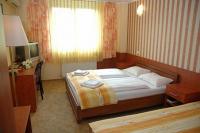 Romantic hotelroom close to Blaha Lujza Square in Hotel Atlantic