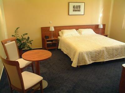 Double room in Vecses and transfer to the airport - Airport Hotel Stacio 5 minutes from Ferihegy Airport in Budapest - Airport Hotel Stáció**** Vecsés - discount hotel close to Budapest Airport