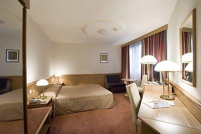 4-star hotel in Budapest - Hotel Mercure Budapest City Center - Hungary - standard room - Mercure Budapest City Center**** - in the most famous pedestrian street Budapest